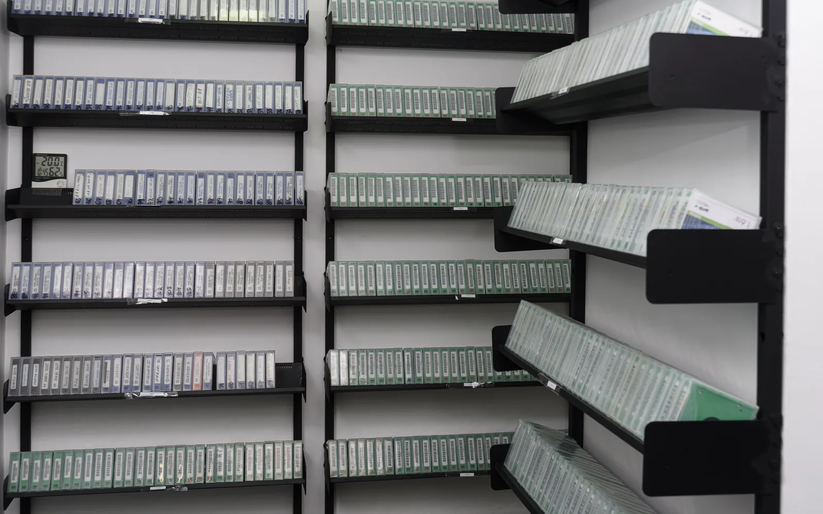 Custodia de dispositivos de backup físico